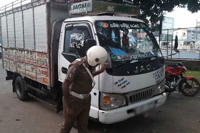 Lorry driver arrested for assaulting two police officers in Kalutara