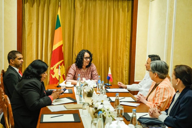 PM Harini holds bilateral talks in Philippines to enhance cooperation in education and other sectors