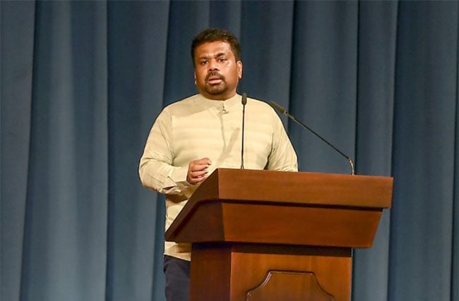 President pledges to introduce national policy to upgrade Sri Lanka s public transport system