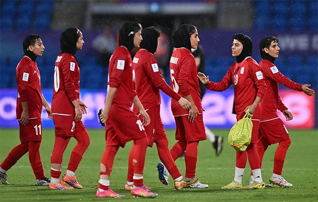 Four more members of Iran s women s soccer team withdraw Australia asylum claims