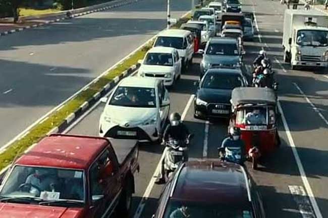 Vehicle parking fees in Colombo suspended until further notice – CMC