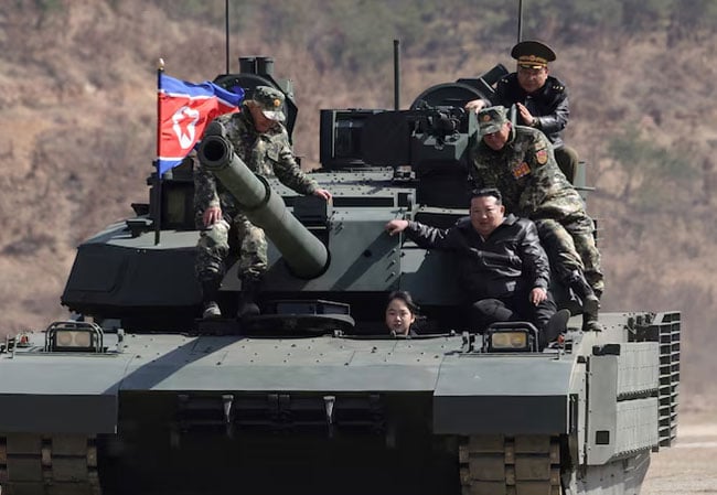 North Korean leader s teenage daughter drives tank in latest public appearance