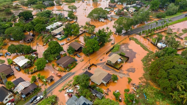 Thousands evacuated as Hawaii faces worst flooding in 20 years