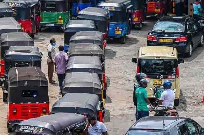 Vehicle parking fee collection in Colombo to resume tomorrow – CMC