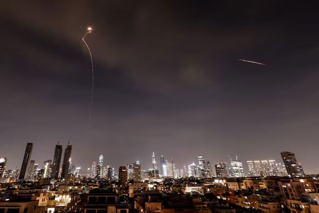 Iran sends waves of missiles into Israel, dismisses Trump s talk of negotiations as fake news