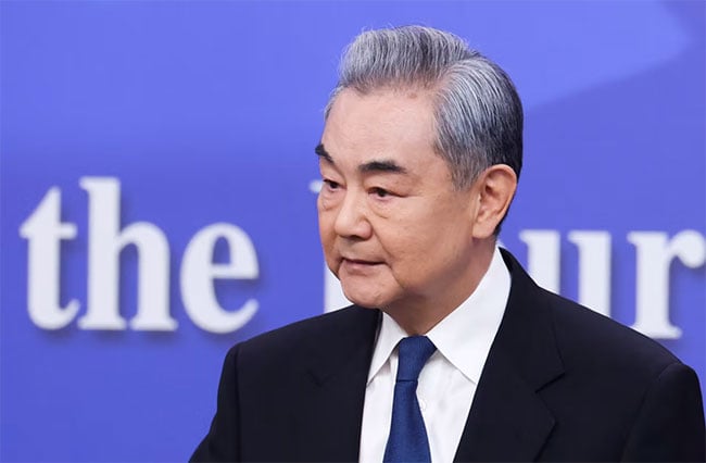 China s top diplomat urges Iran toward peace talks