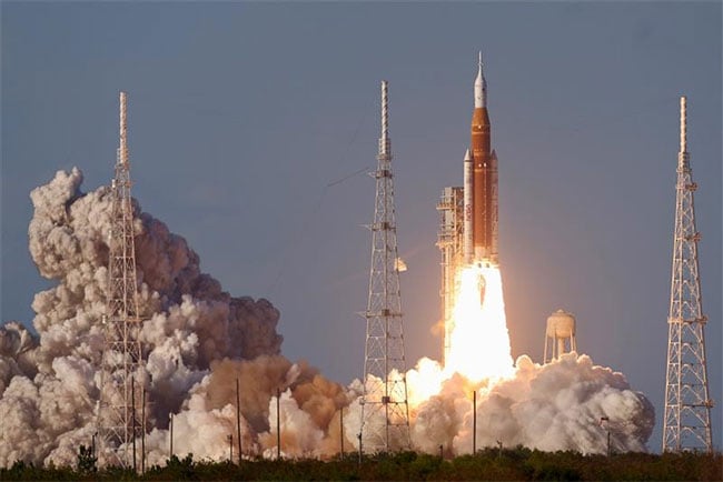 Nasa s Artemis II mission takes off heading for first Moon visit in 50 years