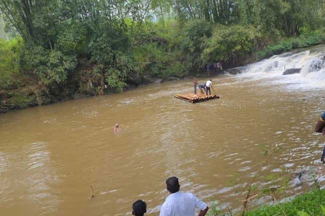 Grade 11 student missing after drowning in Kehelgamu Oya