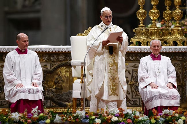 At Easter vigil, Pope Leo urges world not to grow numb to war