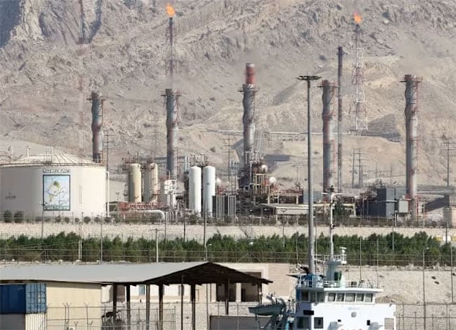 Israel hits Iran s largest petrochemical complex after Trump threat