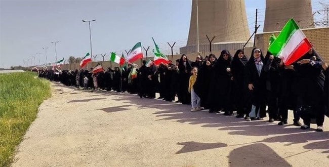 Iranians begin forming human chains around power plants ahead of Trump s deadline