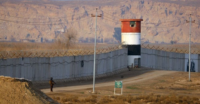 Iraq and Syria tout their reopened border crossing as an alternative oil route