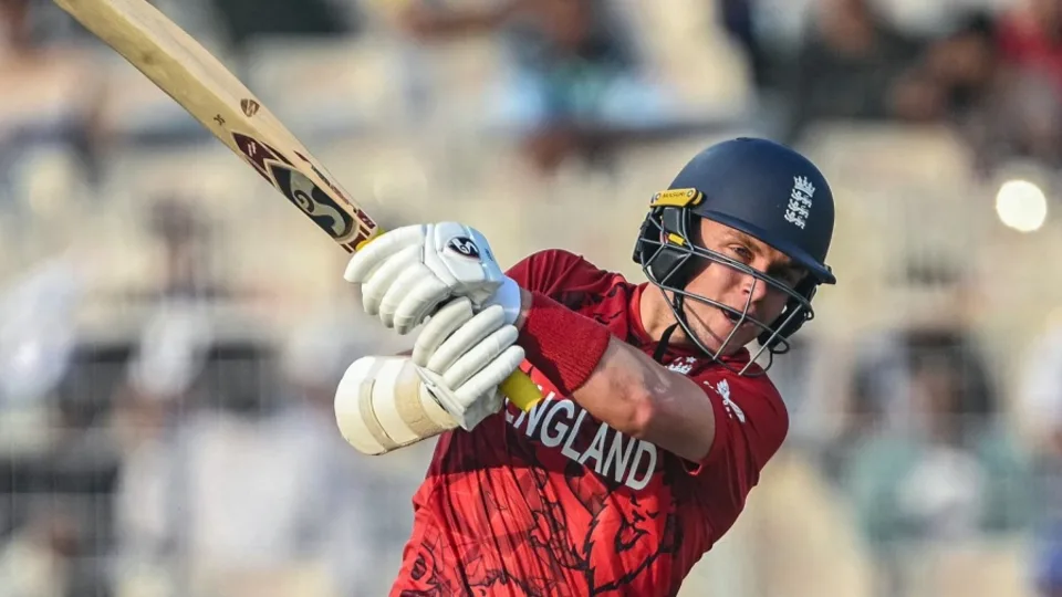 ‘Disappointing’ – Sangakkara on Sam Curran turning out for Surrey with IPL still on