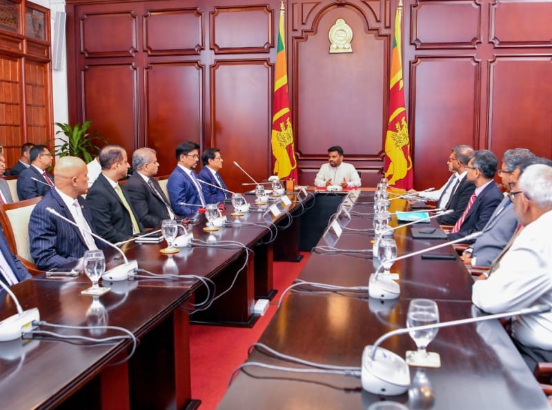 President Chairs Meeting with Heads of Banks and Financial Institutions
