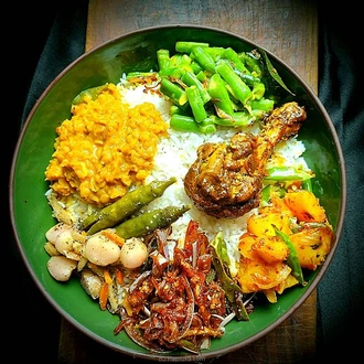 Raja Bojun Rice And Curry Chicken  Online for specialGifts