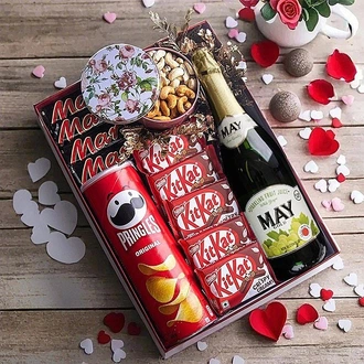 Sweethearts Indulgence Box Gift Hamper Buy valentine Online for specialGifts