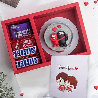 Sweetheart Surprise For That Special Someone - Bento Cake With cadburry , KITKAT , Snickers Chocolates Buy valentine Online for specialGifts