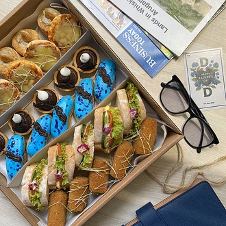 Father`s Day Platter (30 Pcs)  Online for specialGifts