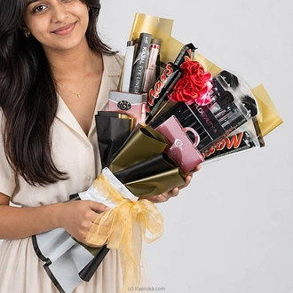 Stylish Beauty Bouquet With Mars Chocolates  Online for none