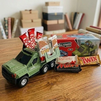Off-Road Candy Truck With Mars, Raffaello ,Twix,Kit Kats And Kinder Cards Buy combo gift pack Online for specialGifts