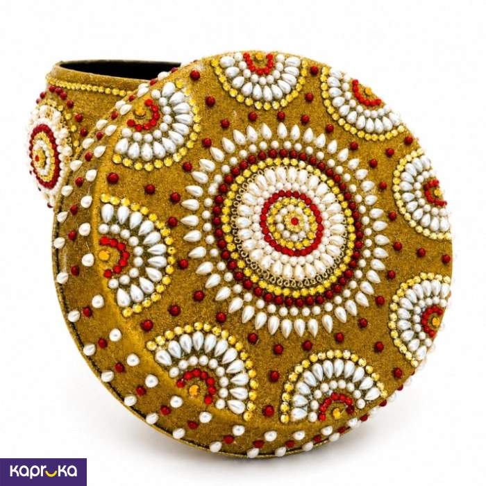 Elegant White Red And Gold Pearl Decarative Gold Paththaraya