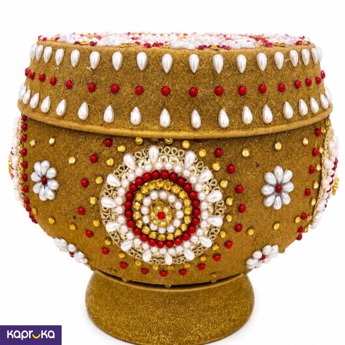 Elegant White Red And Gold Pearl Decarative Gold Paththaraya