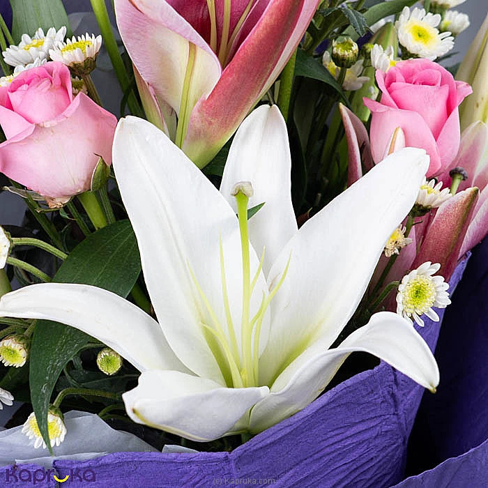 Avelisse 2 White 2 Pink Tiger Lily With 3 Pink Roses Bouquet