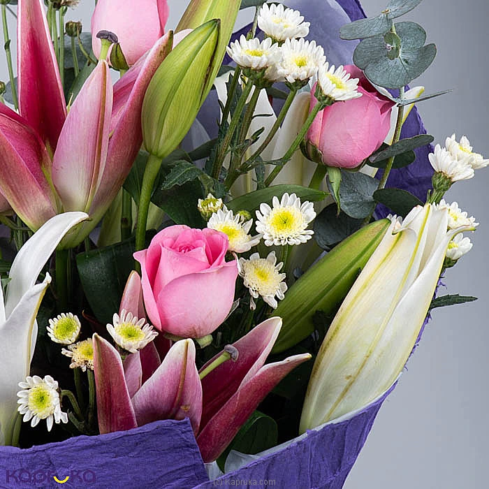 Avelisse 2 White 2 Pink Tiger Lily With 3 Pink Roses Bouquet